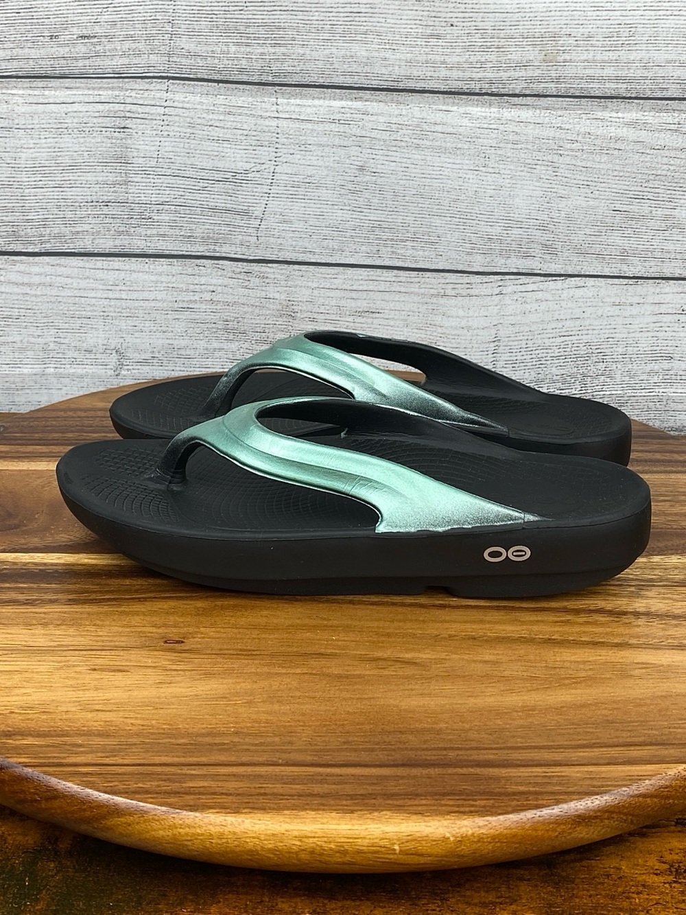 OOFOS Women's OOlala Luxe Sandal Black Green Recovery Comfort Shoe Size 9